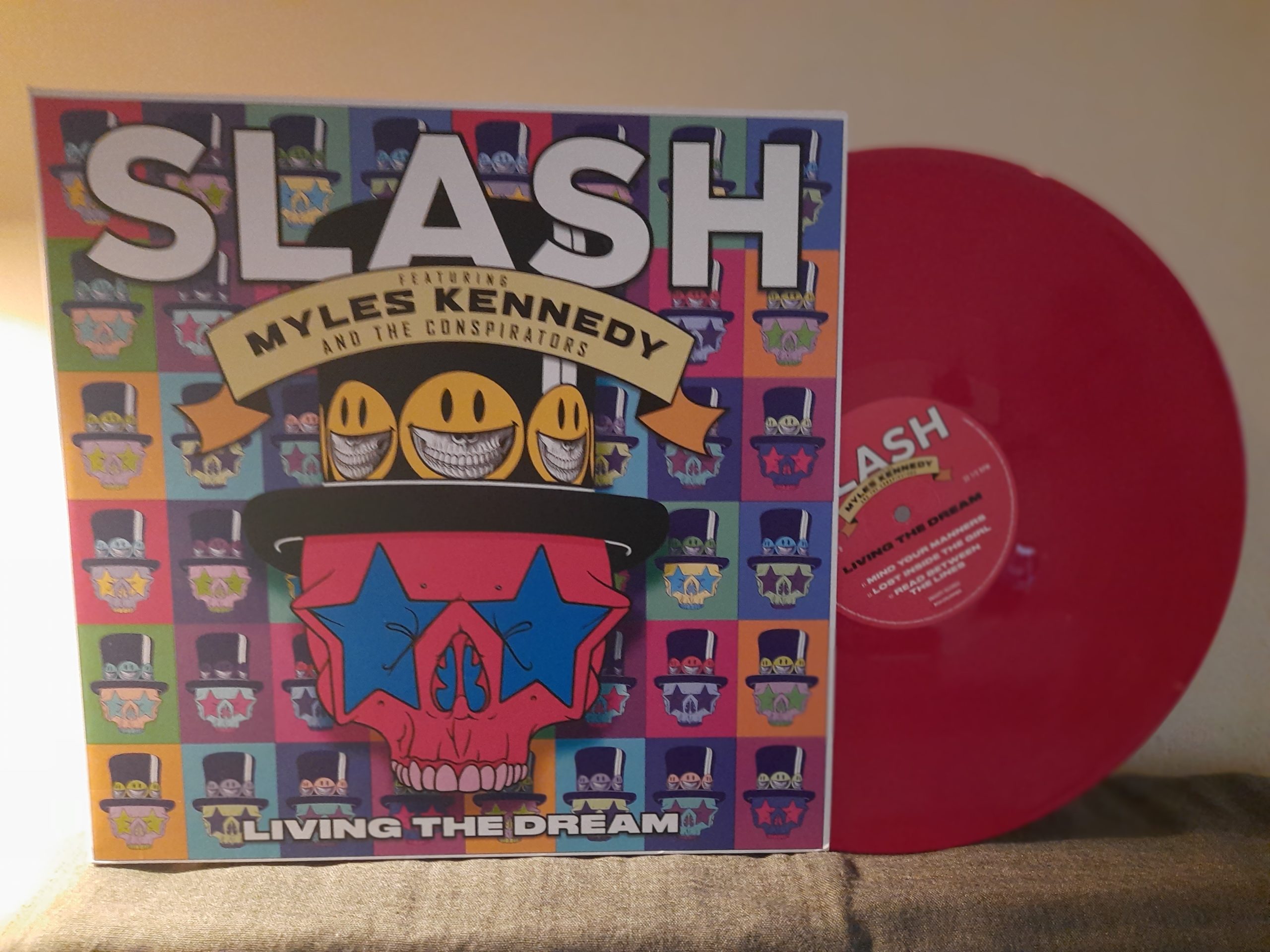 Slash Featuring Myles Kennedy And The Conspirators – Living The Dream