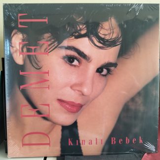 Demet Sağıroğlu  – Kınalı Bebek ( Ambalajında )